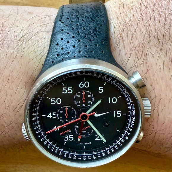 Nike Heritage Chronograph Black Dial 200m Limited Edition Watch - Picture 2 of 4